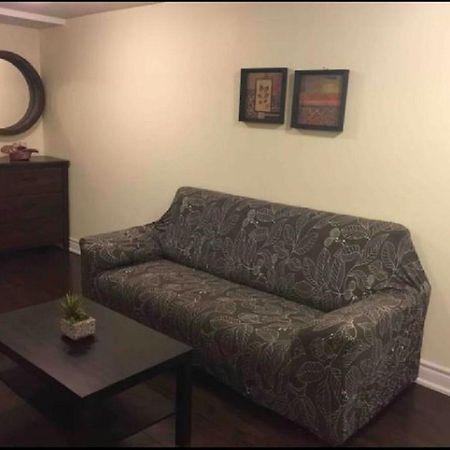 Cozy & Spacious Suite With Private Bathroom Near Toronto Airport ! Mississauga Eksteriør billede
