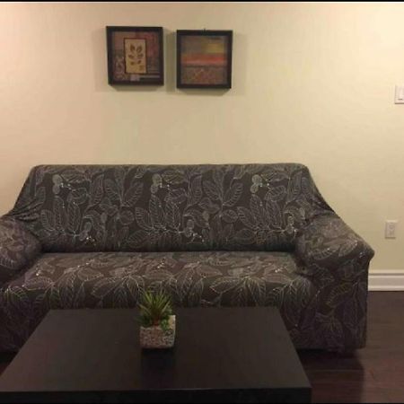 Cozy & Spacious Suite With Private Bathroom Near Toronto Airport ! Mississauga Eksteriør billede
