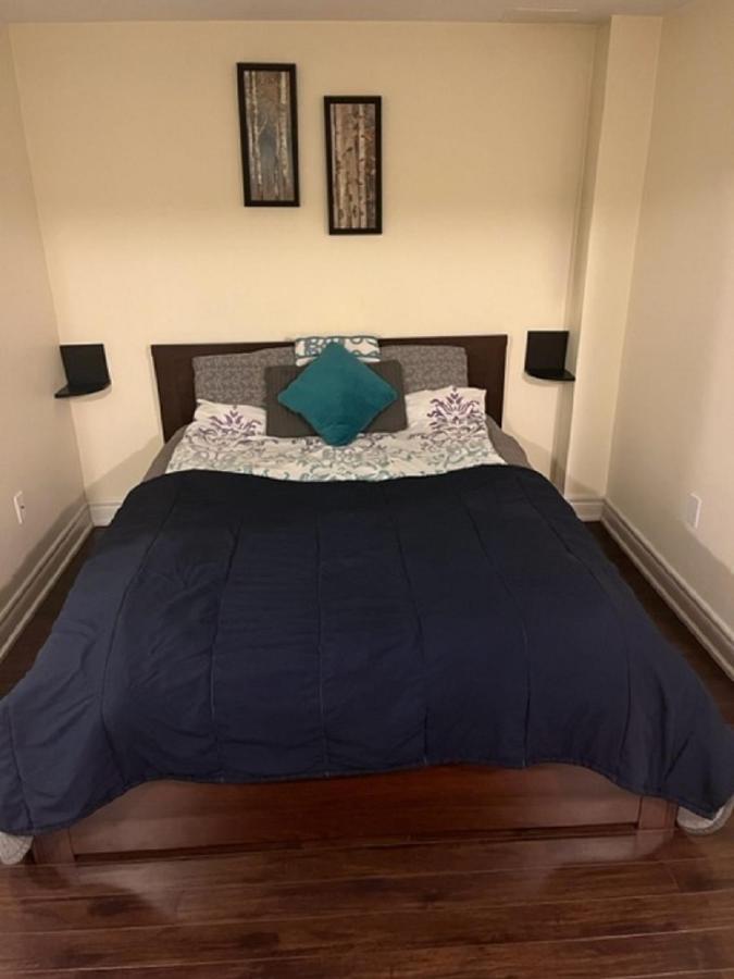 Cozy & Spacious Suite With Private Bathroom Near Toronto Airport ! Mississauga Eksteriør billede