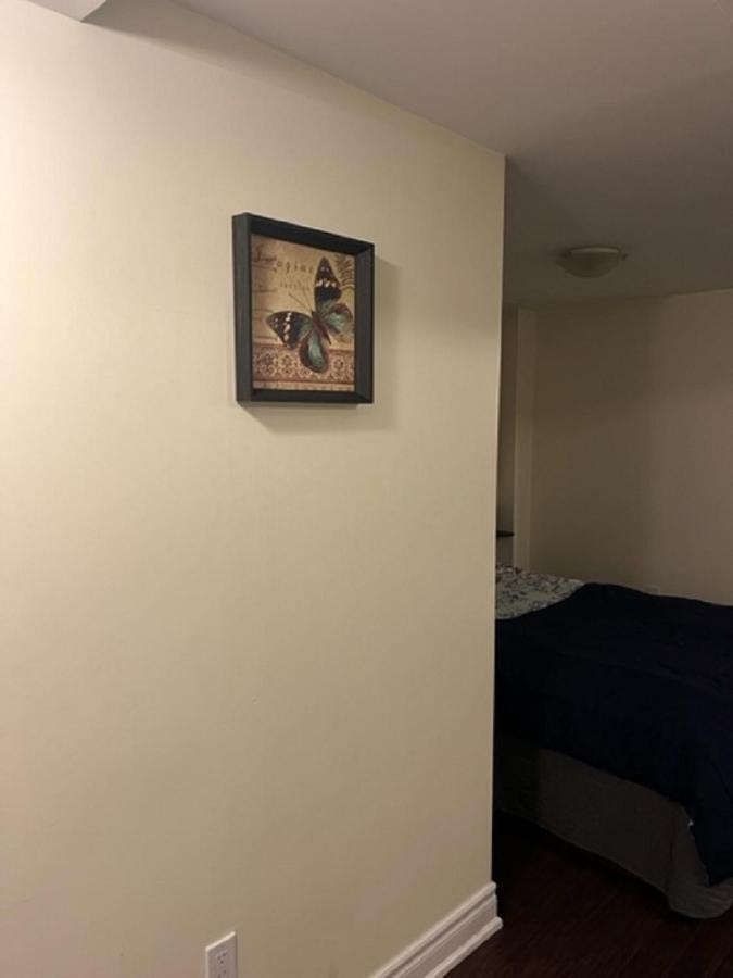 Cozy & Spacious Suite With Private Bathroom Near Toronto Airport ! Mississauga Eksteriør billede