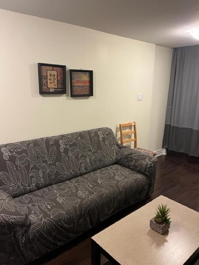 Cozy & Spacious Suite With Private Bathroom Near Toronto Airport ! Mississauga Eksteriør billede