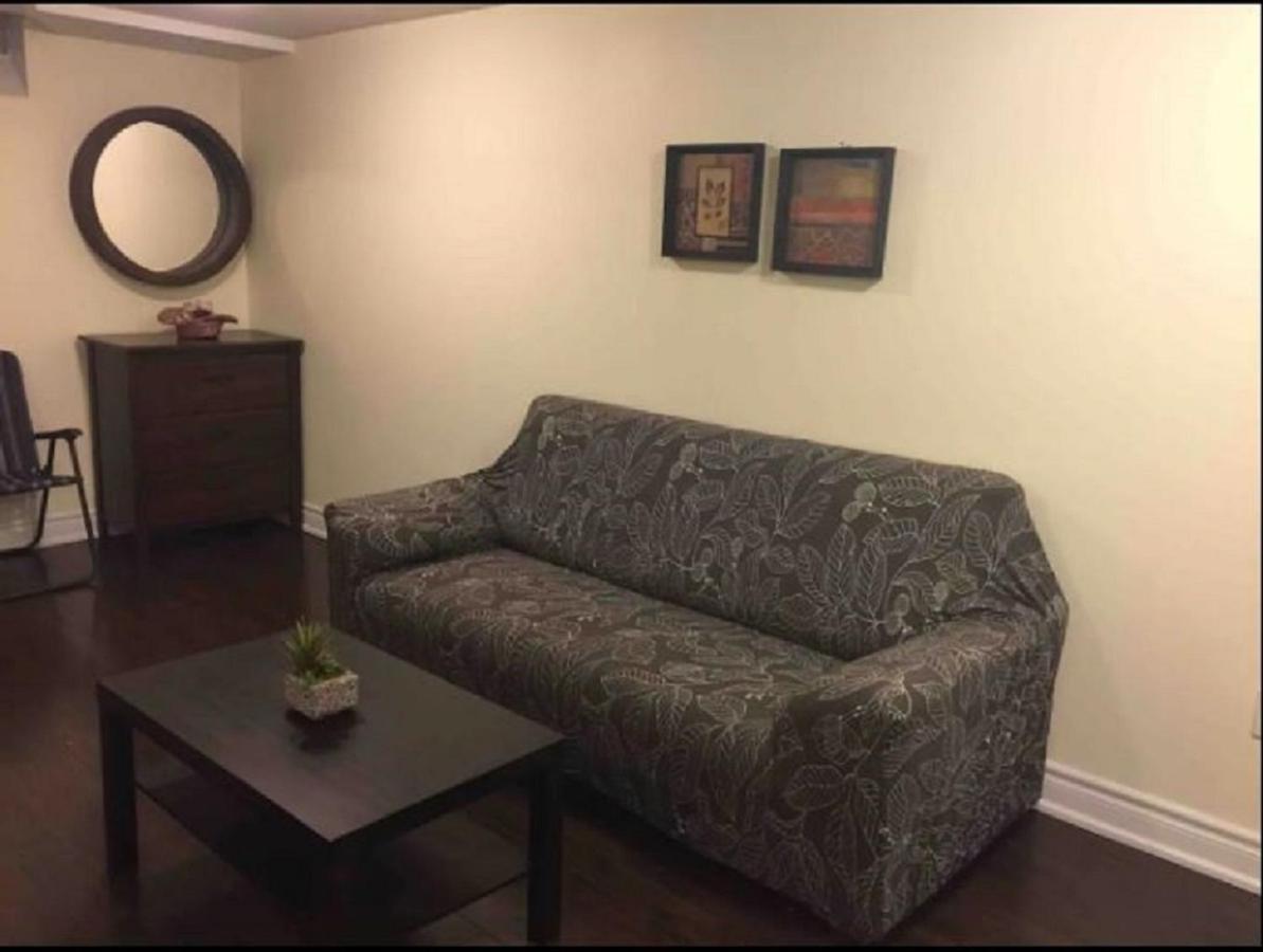 Cozy & Spacious Suite With Private Bathroom Near Toronto Airport ! Mississauga Eksteriør billede