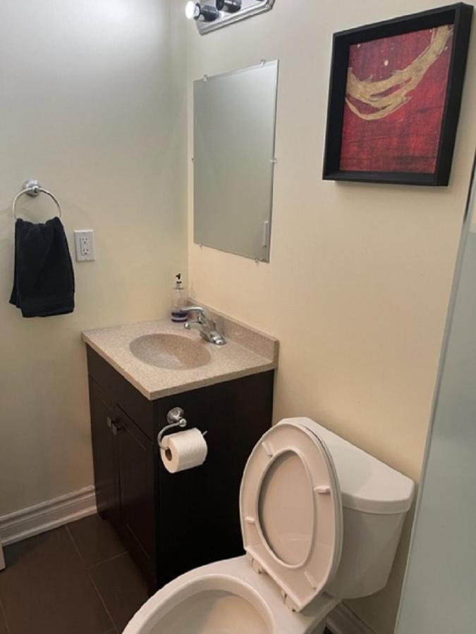Cozy & Spacious Suite With Private Bathroom Near Toronto Airport ! Mississauga Eksteriør billede