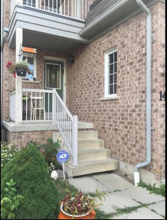 Cozy & Spacious Suite With Private Bathroom Near Toronto Airport ! Mississauga Eksteriør billede